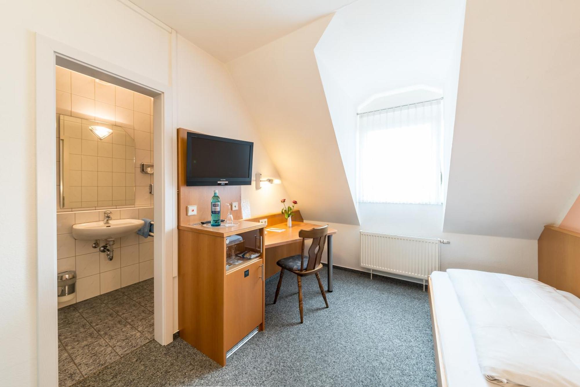 Hotel Restaurant Vater Rhein Woerth am Rhein Room photo