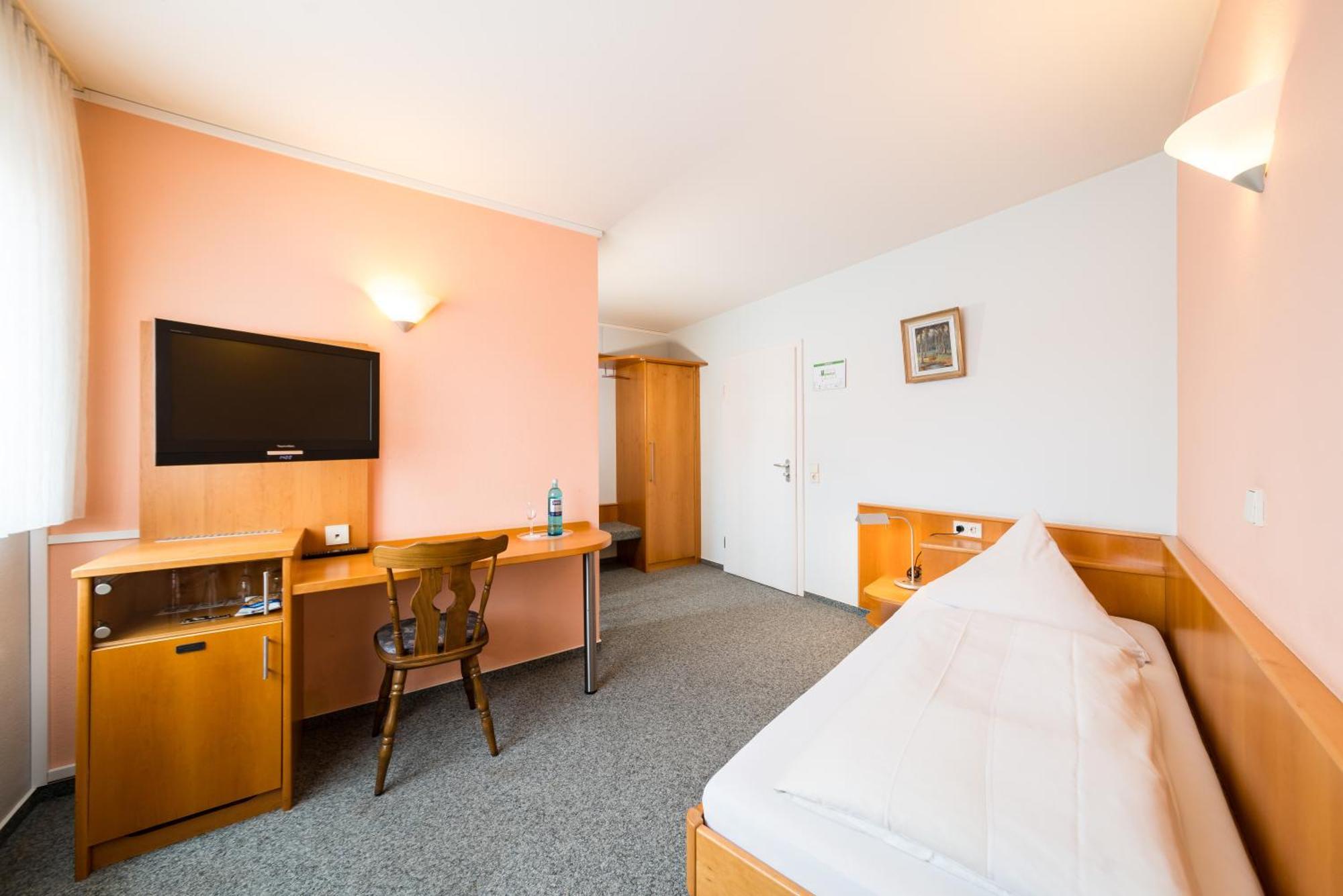 Hotel Restaurant Vater Rhein Woerth am Rhein Room photo